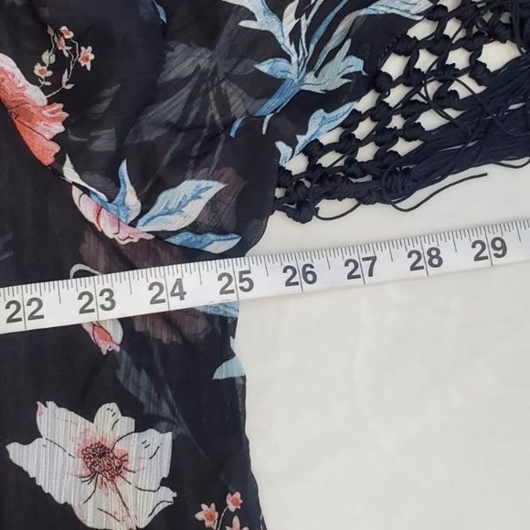 Torrid Floral Fringe Trim Short Sleeve Kimono size 00/0 or M/L - Picture 9 of 11